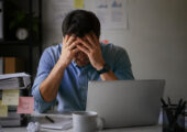 فرسودگی شغلی (Burnout) چیست؟ نشانه‌ها، علل و راهکارهای پیشگیری